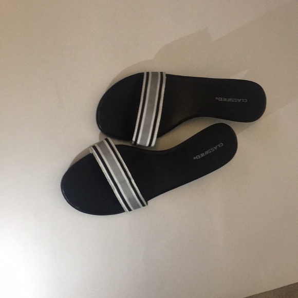 Classified kitten heel slip on shoe - Picture 3 of 9